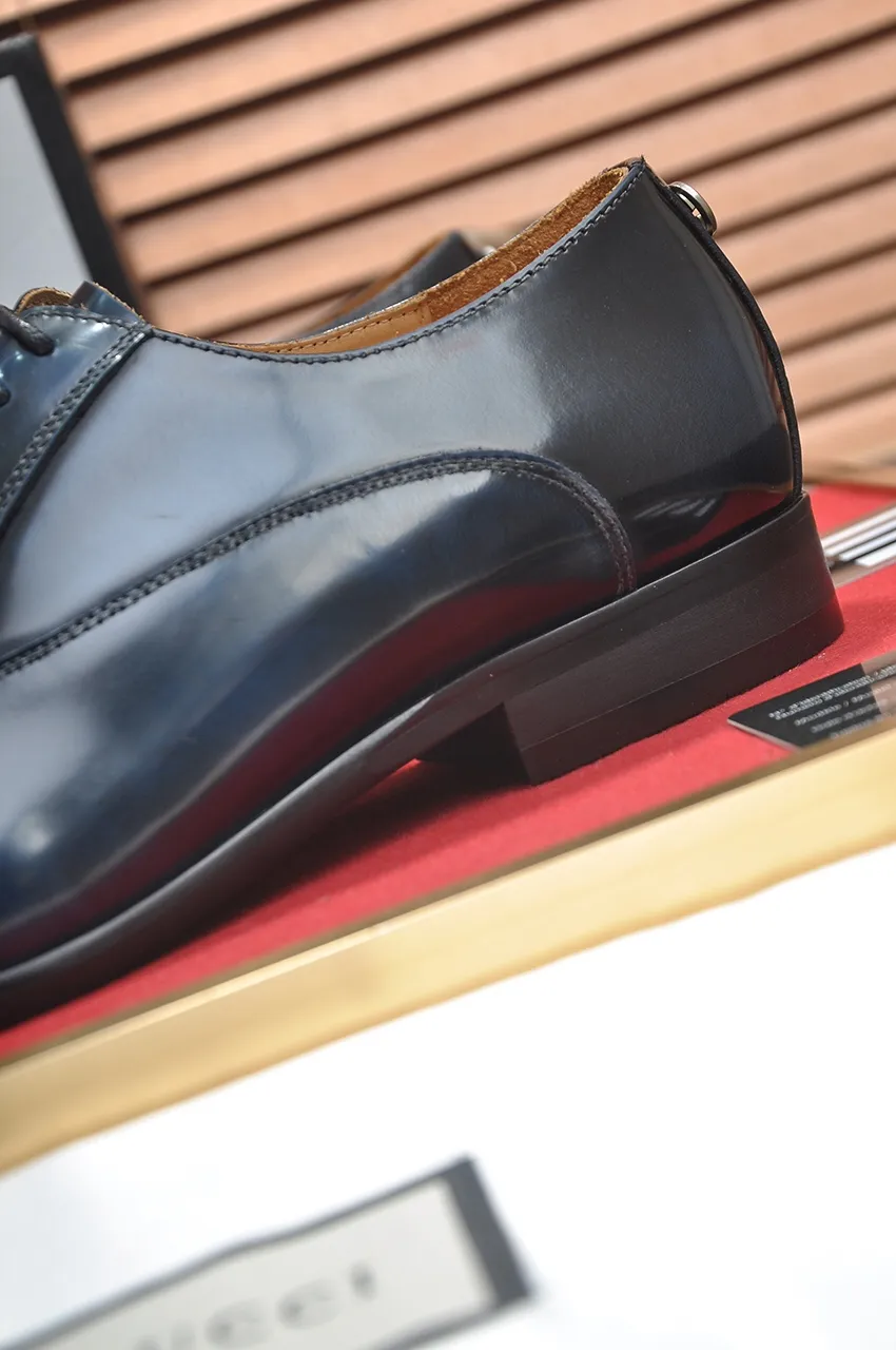 Men's shoes💰500💶Italy's top luxury men's shoe giant (GUCCI) (Gucci) (full cowhide lining) new arrival🍃Original European style🔰 Pleasant to the eye😍In order to make the shoes more durable and non-deformable🌀The production continues to follow traditional methods but there is still no lack of innovation💪Choose original sheepskin for the leather♻️ Smooth and natural And extra bright ⭐Made of imported cowhide, the first choice of rich people 38-45 (45 customized)